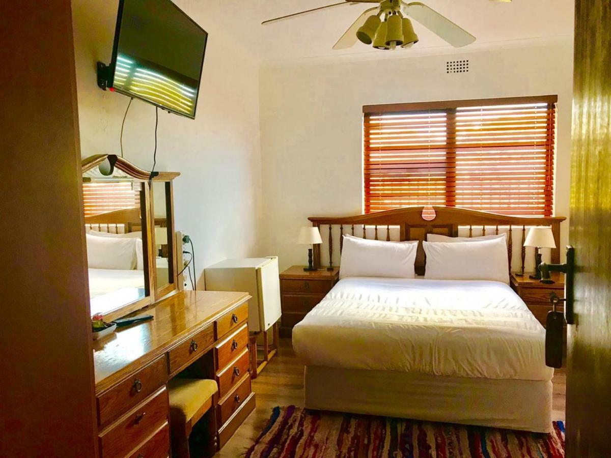 Mbalentle Guesthouse Bishop Lavis ภายนอก รูปภาพ